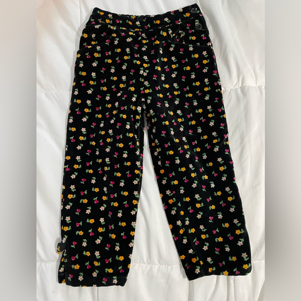 Girls’ 4T black velour pants w/floral print